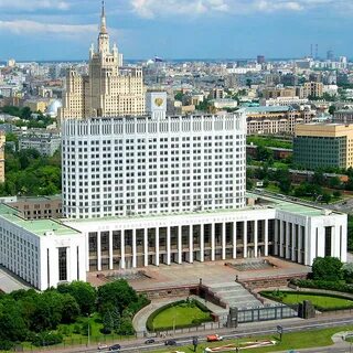 Напротив дома правительства
