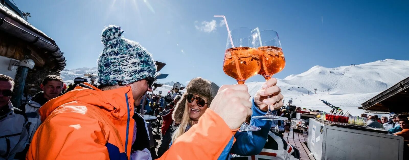 Apres ski красная поляна. Apres ski красная поляна. Апре ски красная поляна. Apres ski сочи. Люди на горнолыжном курорте.