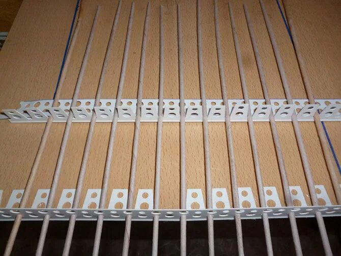 Станок для плетения газетными трубочками. Станок для плетения из бумажной лозы. Станок для плетения из бумажной лозы. Станок для плетения из газетных трубочек. Приспособление для плетения корзин.