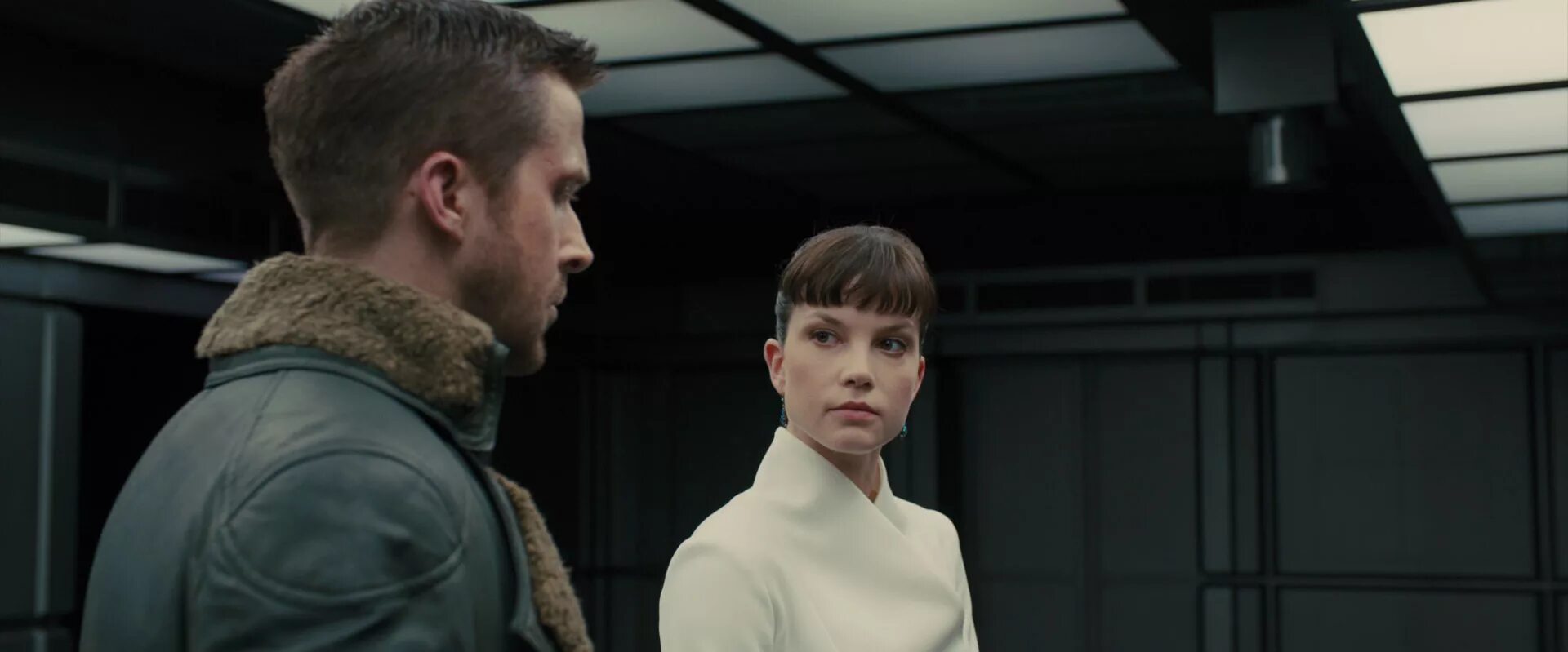 Бегущий по лезвию ножа. Бегущий по лезвию 2049. лав бегущий по лезвию 2049.
