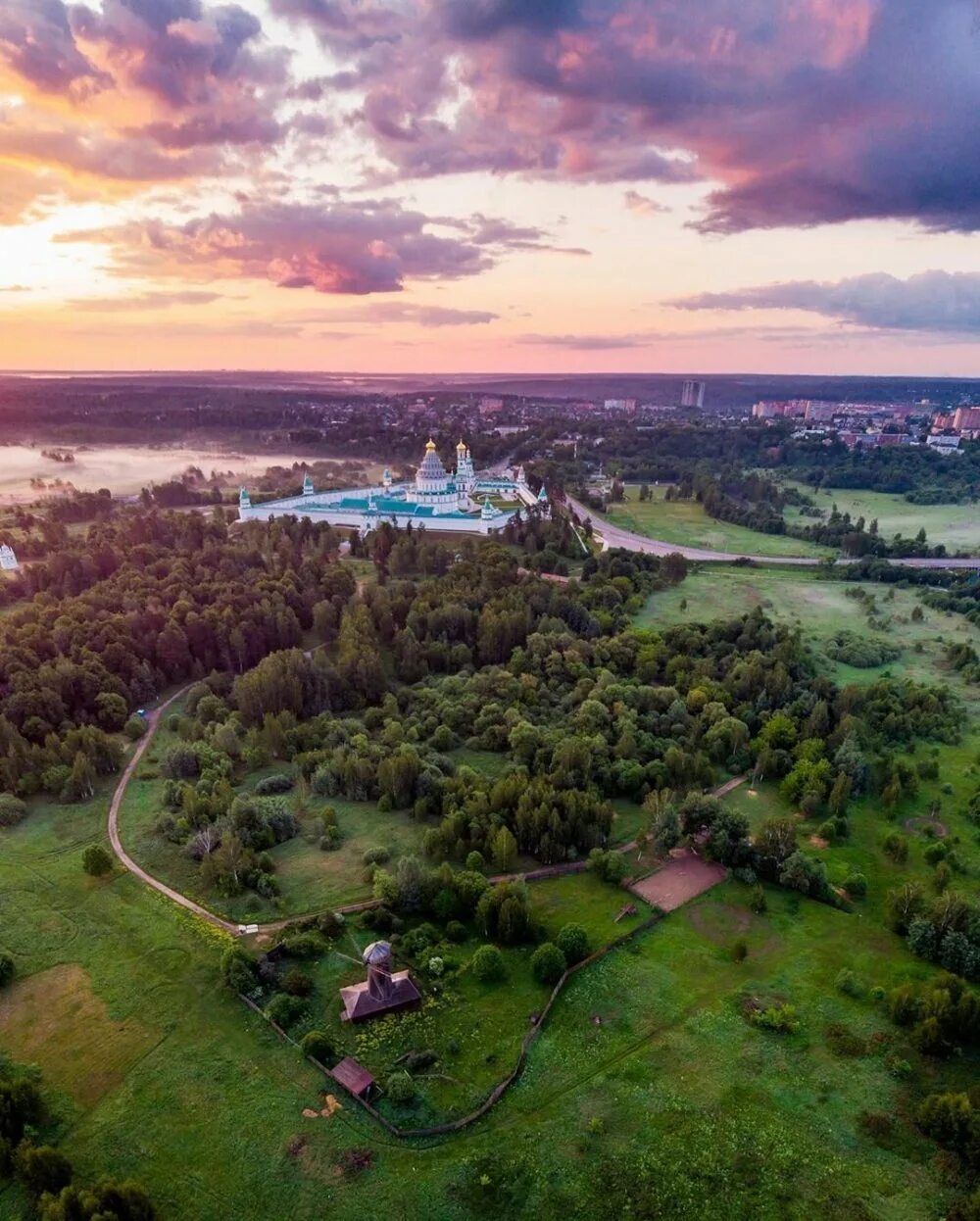 Красивые виды в подмосковье. Теряево иосифо-волоцкий монастырь. Церковь архангела михаила в нехорошево г. Нехорошево церковь михаила архангела. Живописный вид в подмосковье.