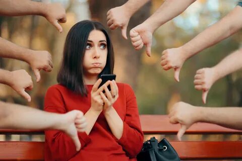 Осуждается людьми тайная любовь