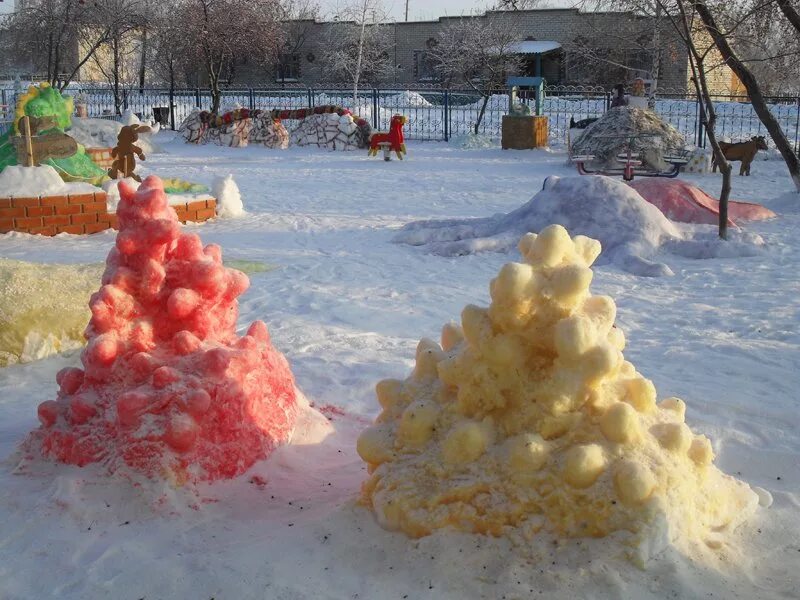 Фигуры из снега елочка. Фигуры из снега. Елка из снега своими руками. Как сделать елку из снега на улице. Как сделать елку из снега на улице.