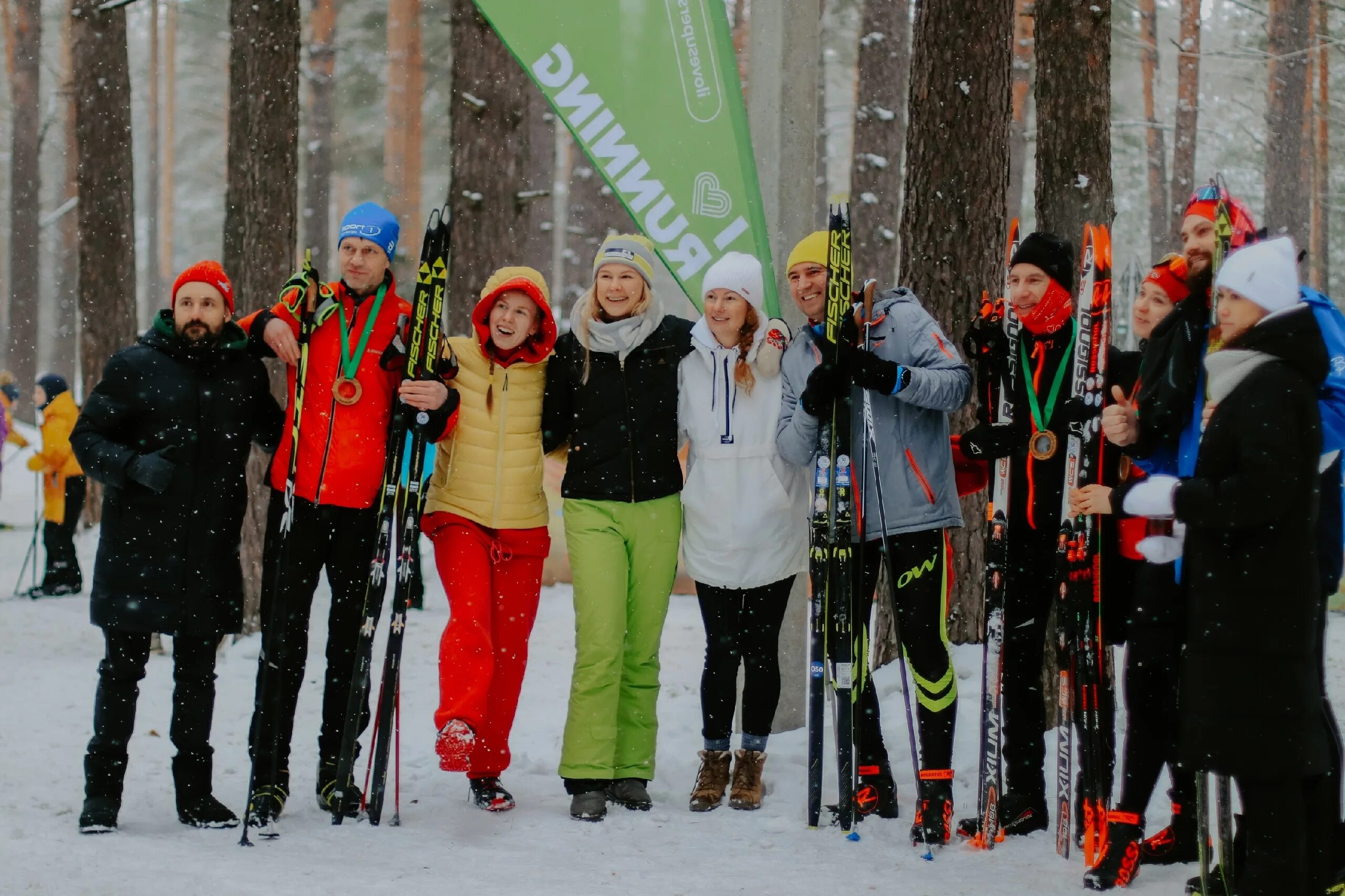 марафон в гусь хрустальном 2023 лыжный фото. лыжный марафон. марафон спортсмен. лыжный марафон. честный лыжный марафон друзей 2024.