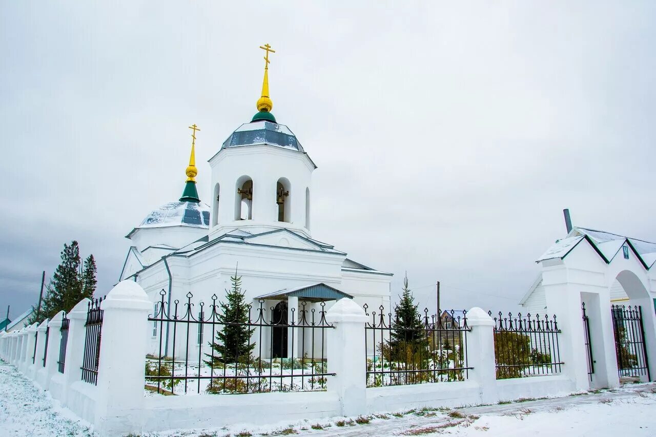 Калинино викуловский район. Викулово Церковь Троицы. Свято Троицкий храм Викулово. Церковь села Викулово Тюменской области. Викулово Троицкая Церковь.