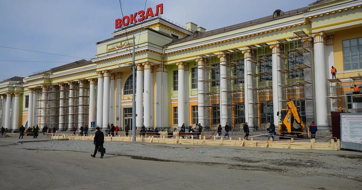 г. жд вокзал екатеринбург пассажирский. вокзал станции екатеринбург. привокзальная площадь екатеринбург. ж/д вокзал екатеринбург.