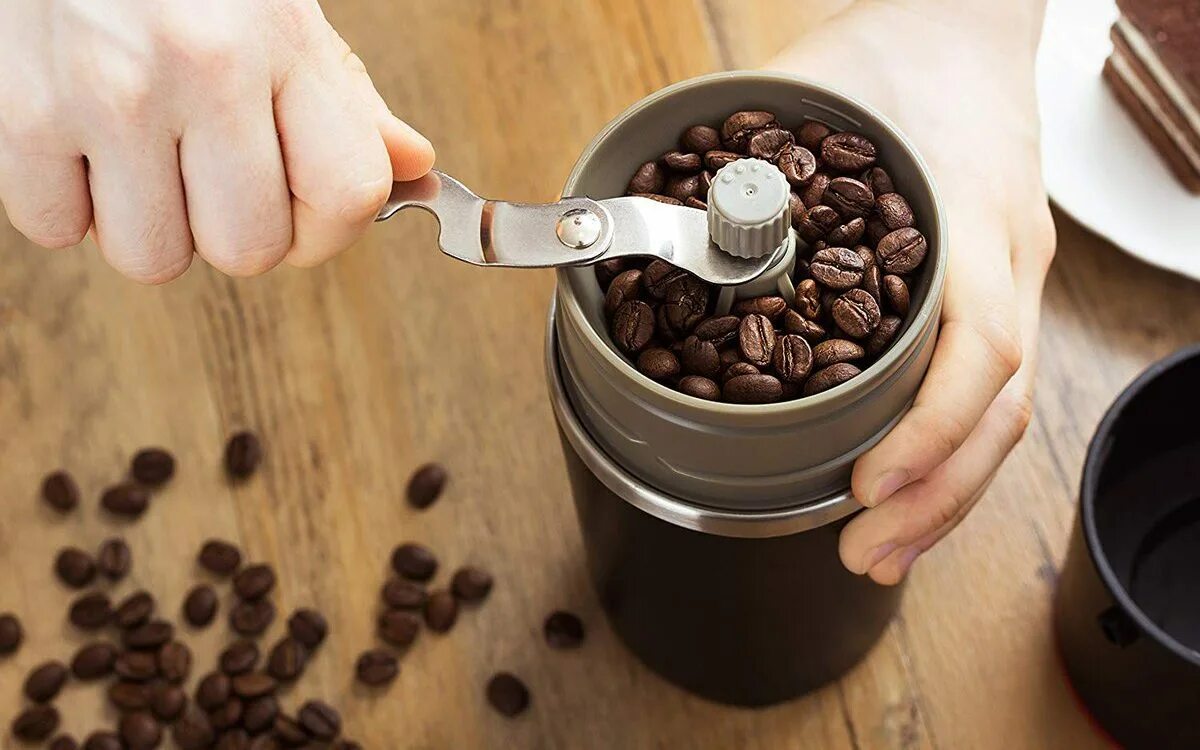 Отсек для молотого кофе. Coffee Grinder кофемолка. Кофе гриндер кофемолка. Кофемолка ручная manual Coffee Grinder. Молоть кофе.