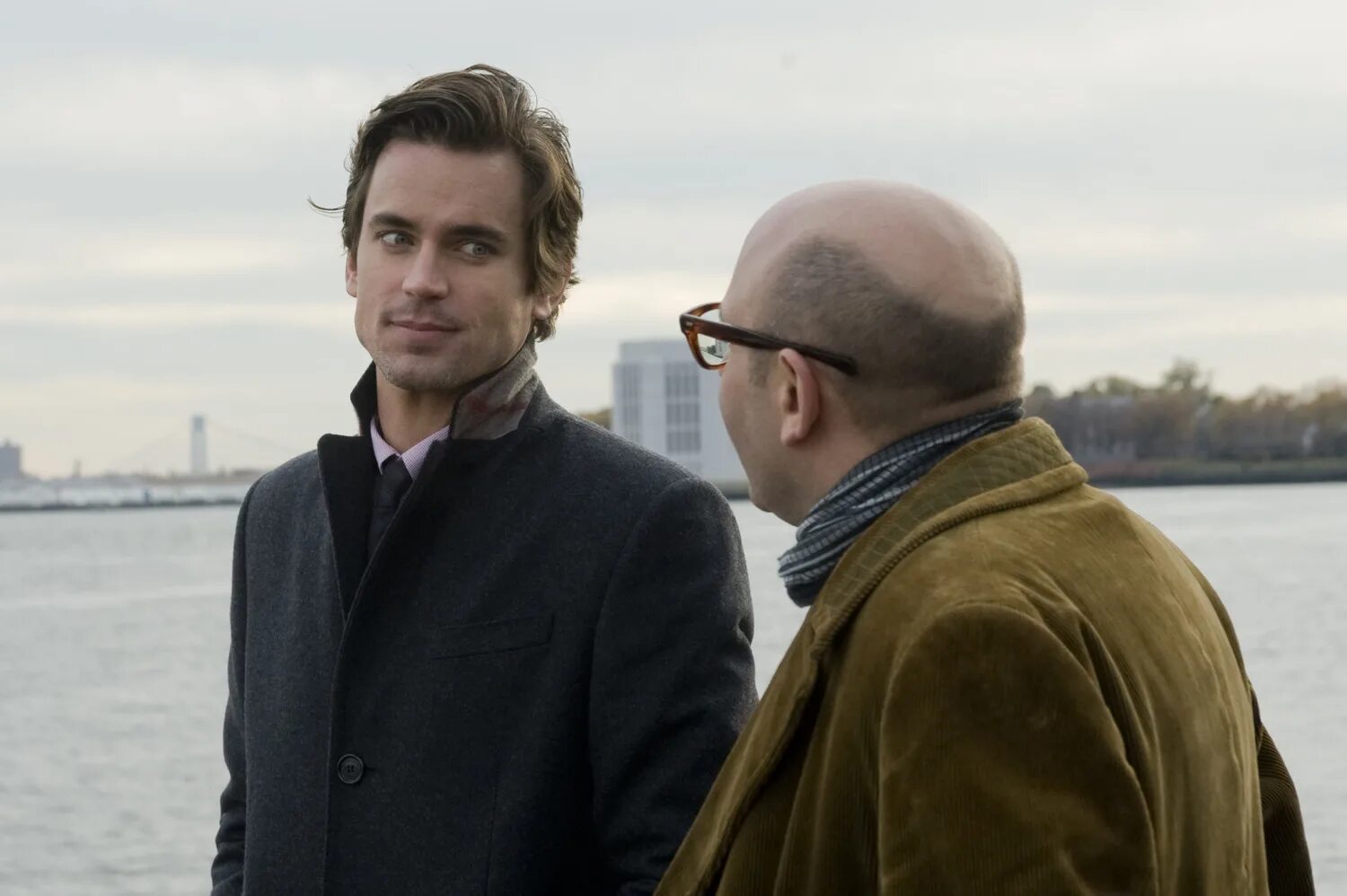 мэтт бомер белый воротничок. белый воротничок 12. белый воротничок сериал цвет. эндрю маккарти белый воротничок. джон болтс белый воротничок.