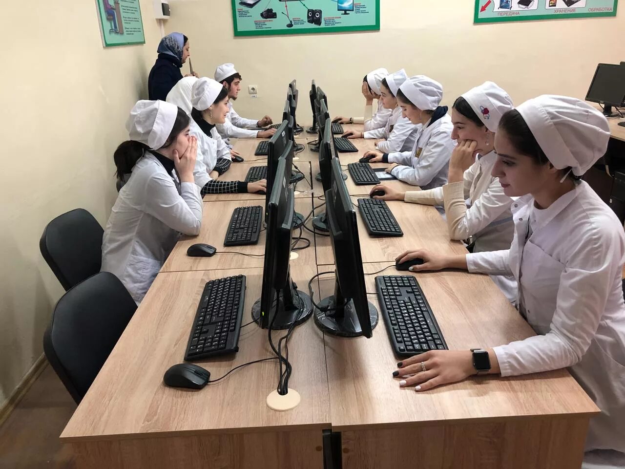 Медицинский колледж челябинск больничная. Колледжи с тройками. Куда можно вступить после 9 класса. Колледжи с тройками. Финансовый колледж номер 35 москва.