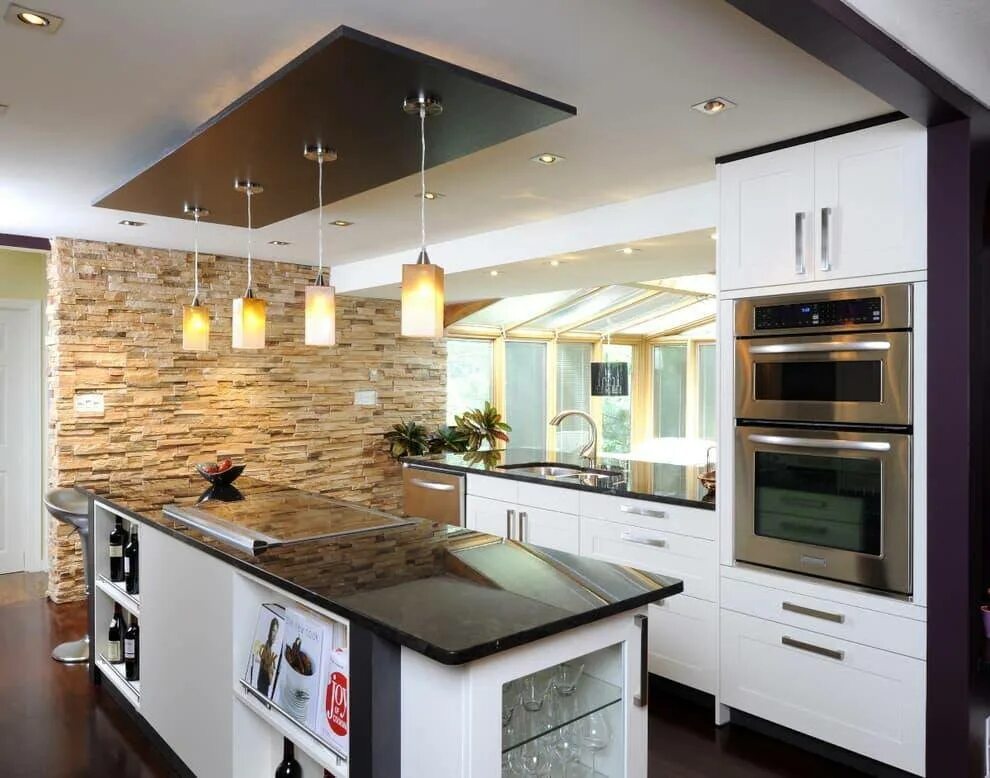 Какой лучше натяжной на кухне. Кухня в потолок. Подвесной потолок на кухне. Интересные кухни. Дизайнерские потолки на кухне.