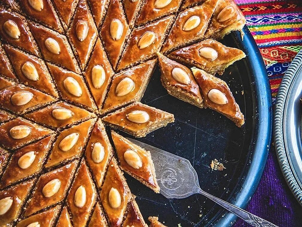 Пахлава баку. Пахлава азербайджанская бакинская. пахлава и шекербура азербайджанская. пахлава баклава. сочинская пахлава.