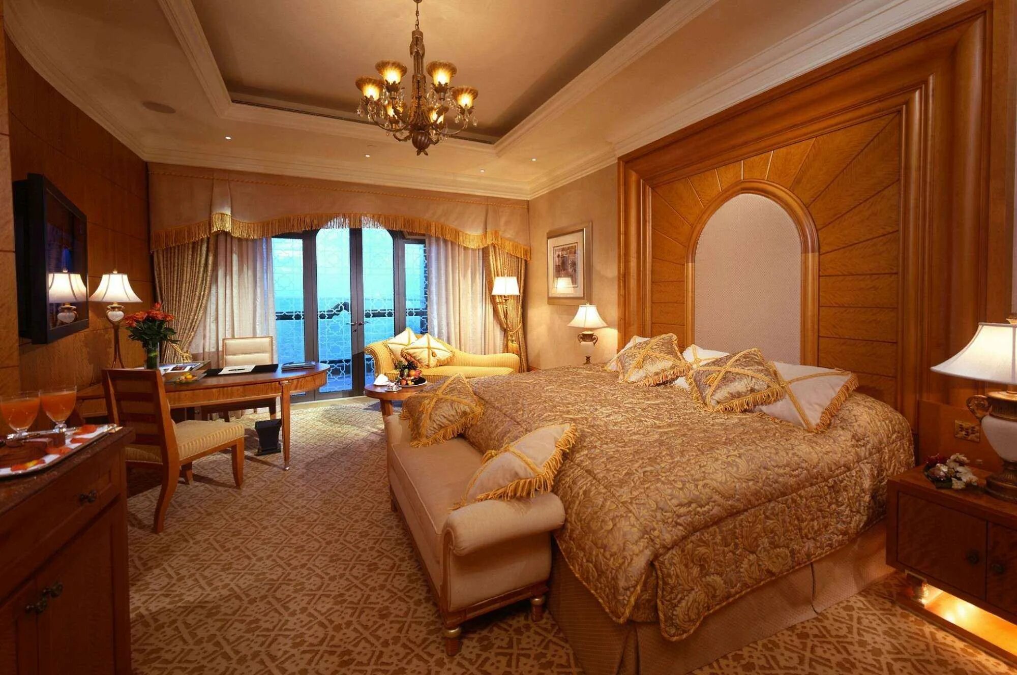 Эксклюзивный отель. Дворец Эмирейтс Emirates Palace. Эмиратес Палас отель Абу Даби. Emirates Palace 5 в Абу-Даби. Отель в Абу Даби Emirates Palace номера.