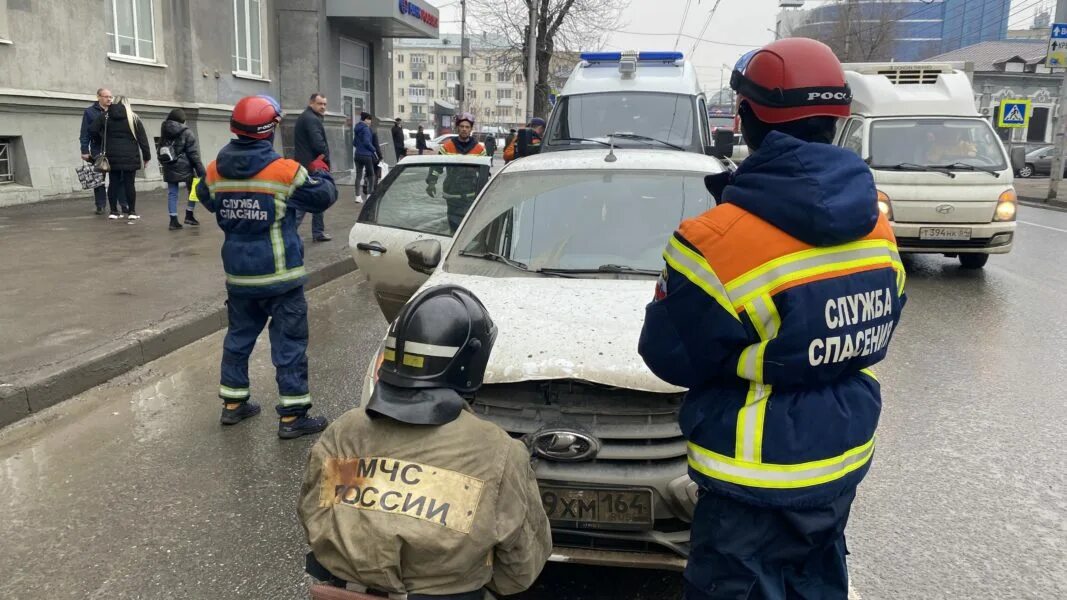 Происшествия саратов за неделю. Авария в центре сегодня.