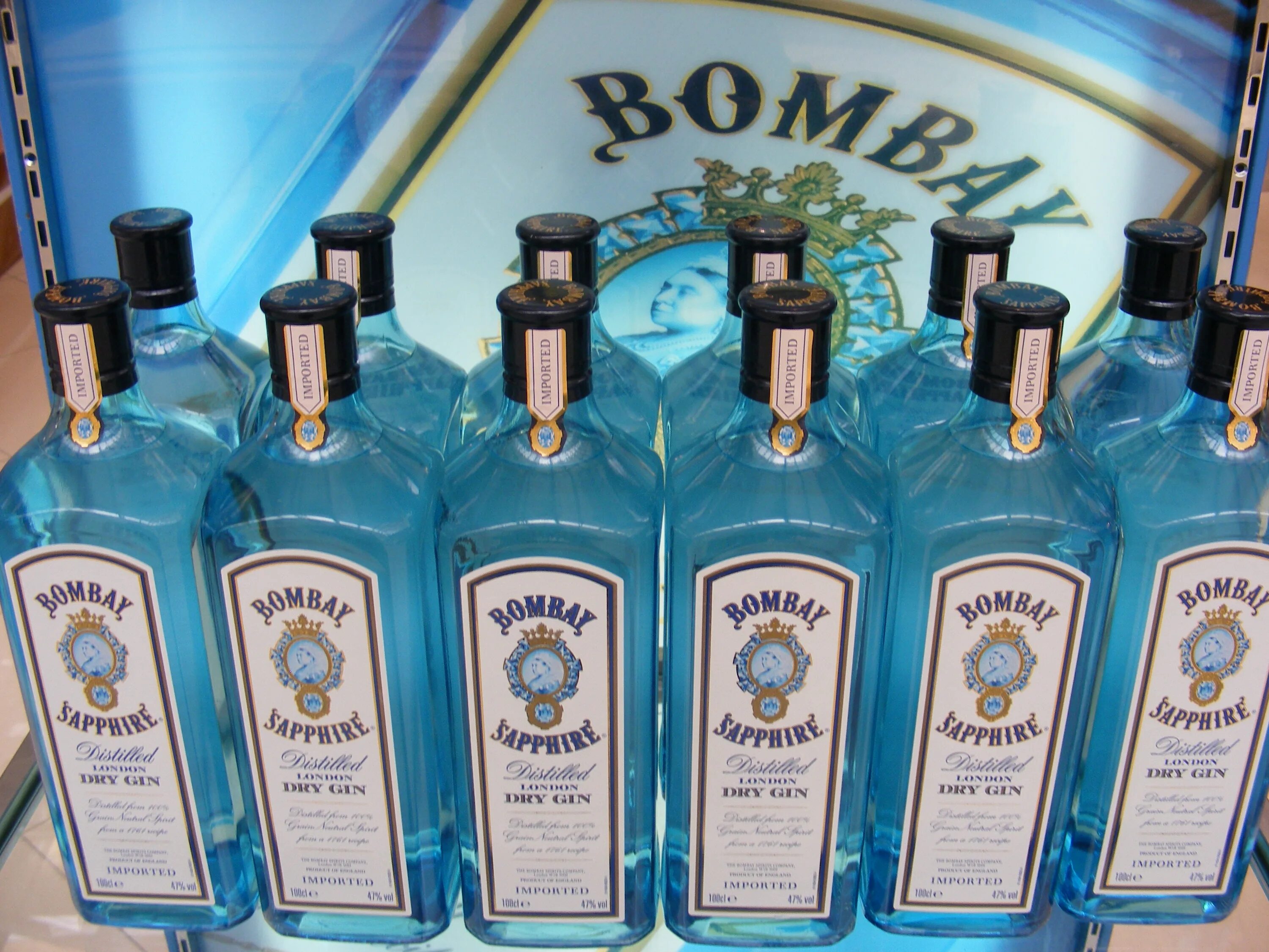 Алкогольный напиток сапфир Бомбей. Алкоголь Джин Bombay Sapfire. Голубой Джин Bombay Sapphire. Джин Бомбей сапфир крепость.