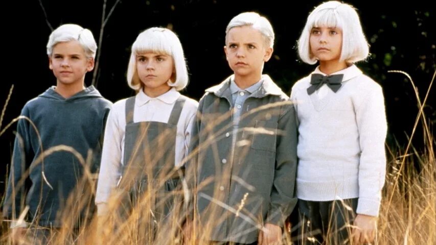 Деревня проклятых 2025. Проклятие деревни мидвич 1960. деревня проклятых фильм 1995. проклятие деревни мидвич.
