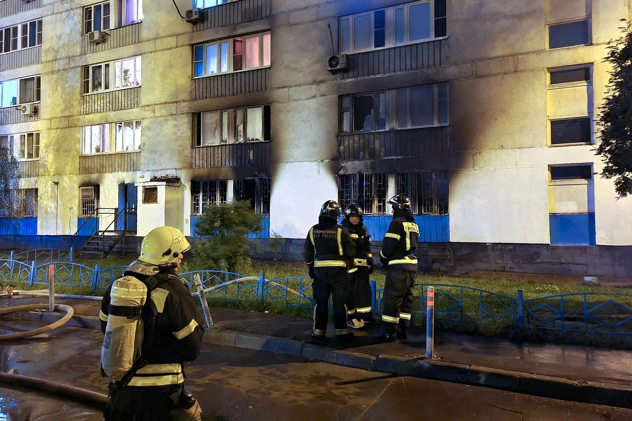 Пожар в хостеле на Алма Атинской. Пожар в хостеле Москва 2022. Пожар в гостинице Россия в 1977. Пожар в гостинице Москва в 1977. Московский твориться