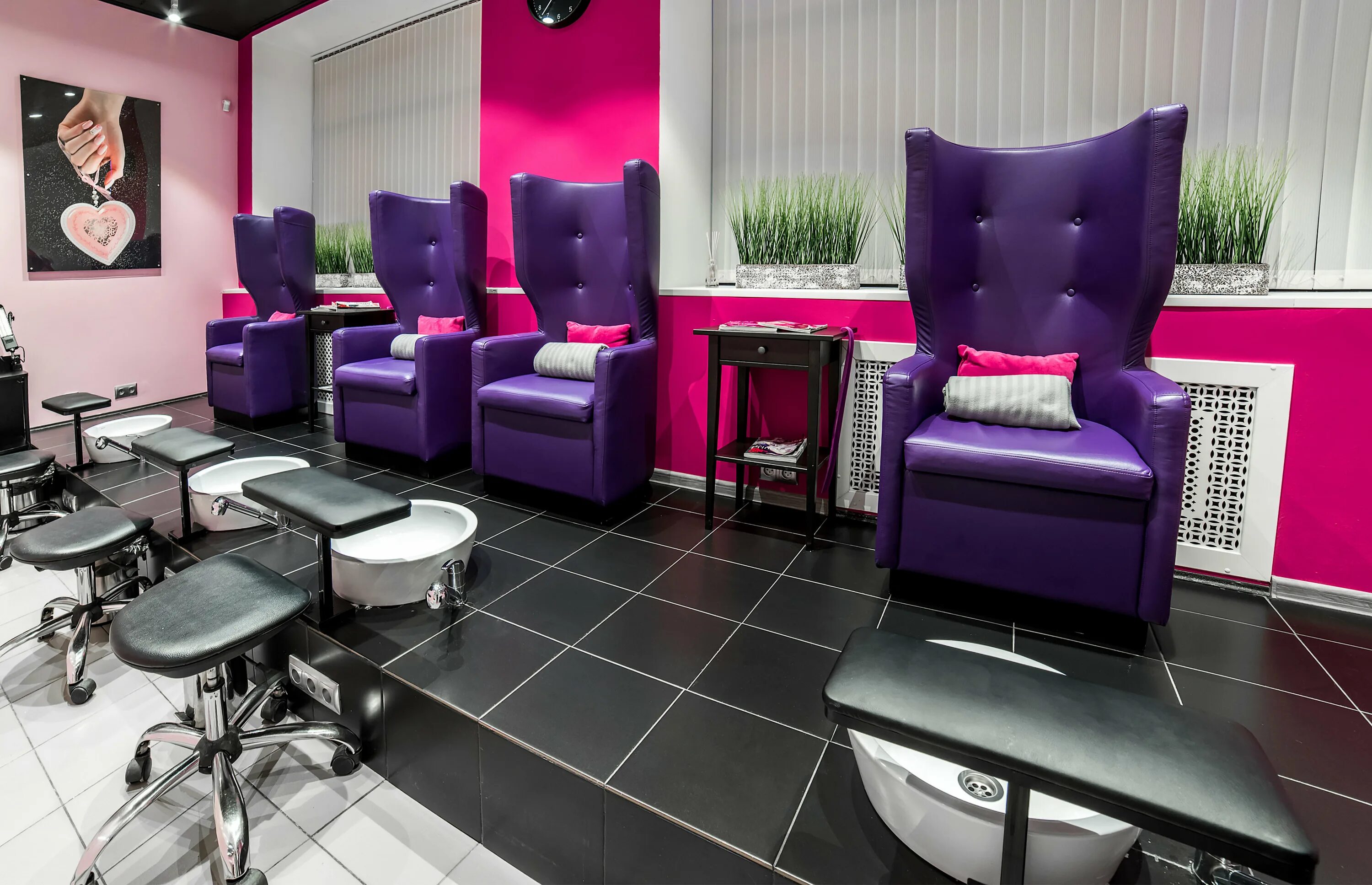 Кисточки салон телефон. Кисточки салон маникюра. Paris nail оборудование. Студия кисточки спб. Ногтевая студия кисточки.
