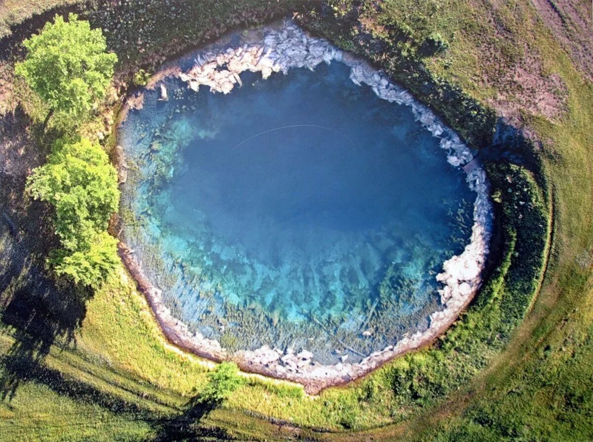 Водоем сверху