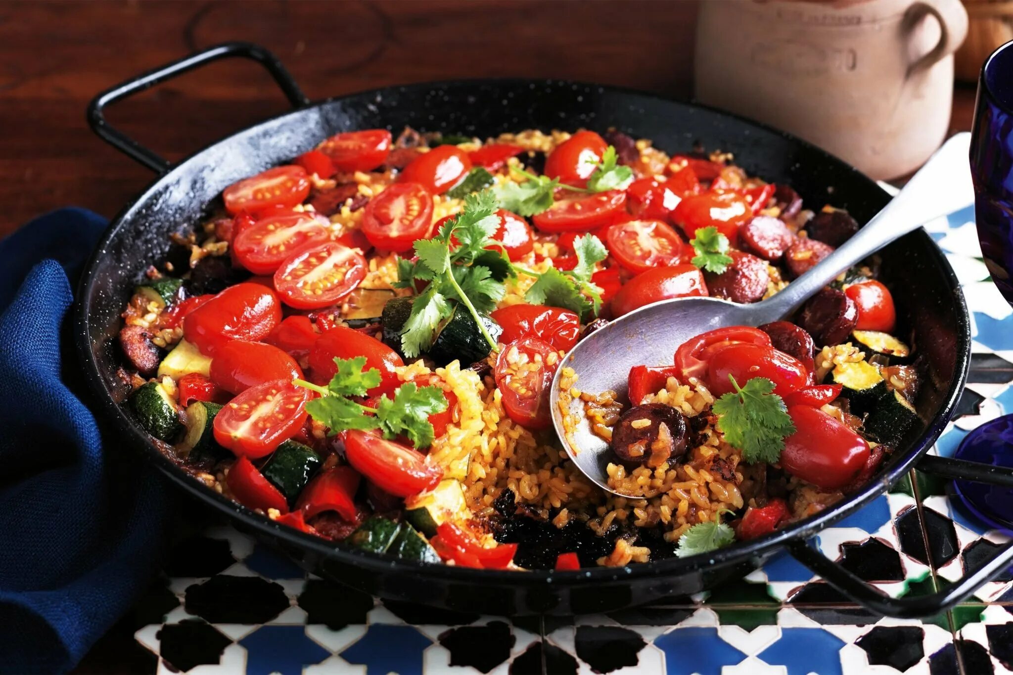 Паэлья кухня. Испанская паэлья. паэлья эстетика. паэлья валенсиана с чоризо. paella блюдо.
