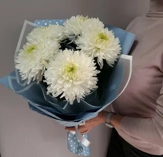 Букет из больших хризантем
