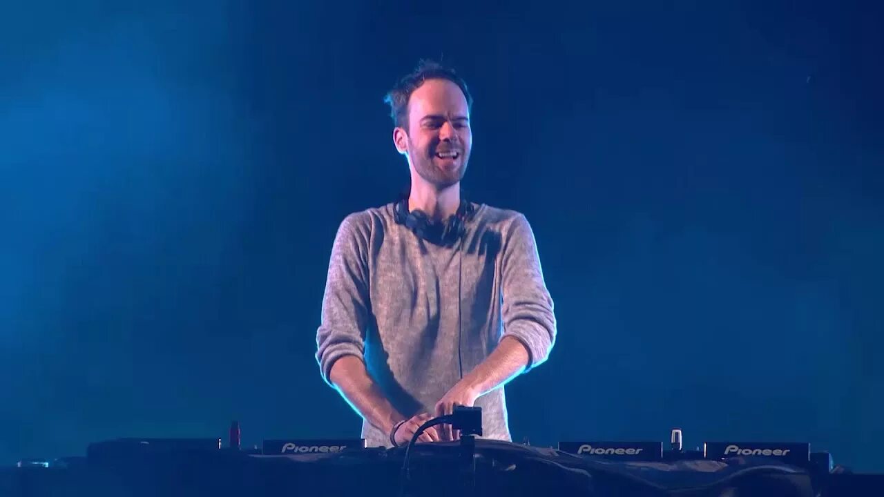 Mark sixma emma hewitt missing. Mark sixma. mark sixma &amp; willem de roo - revolt. mark sixma - the underground. portagal sixma makinasi.