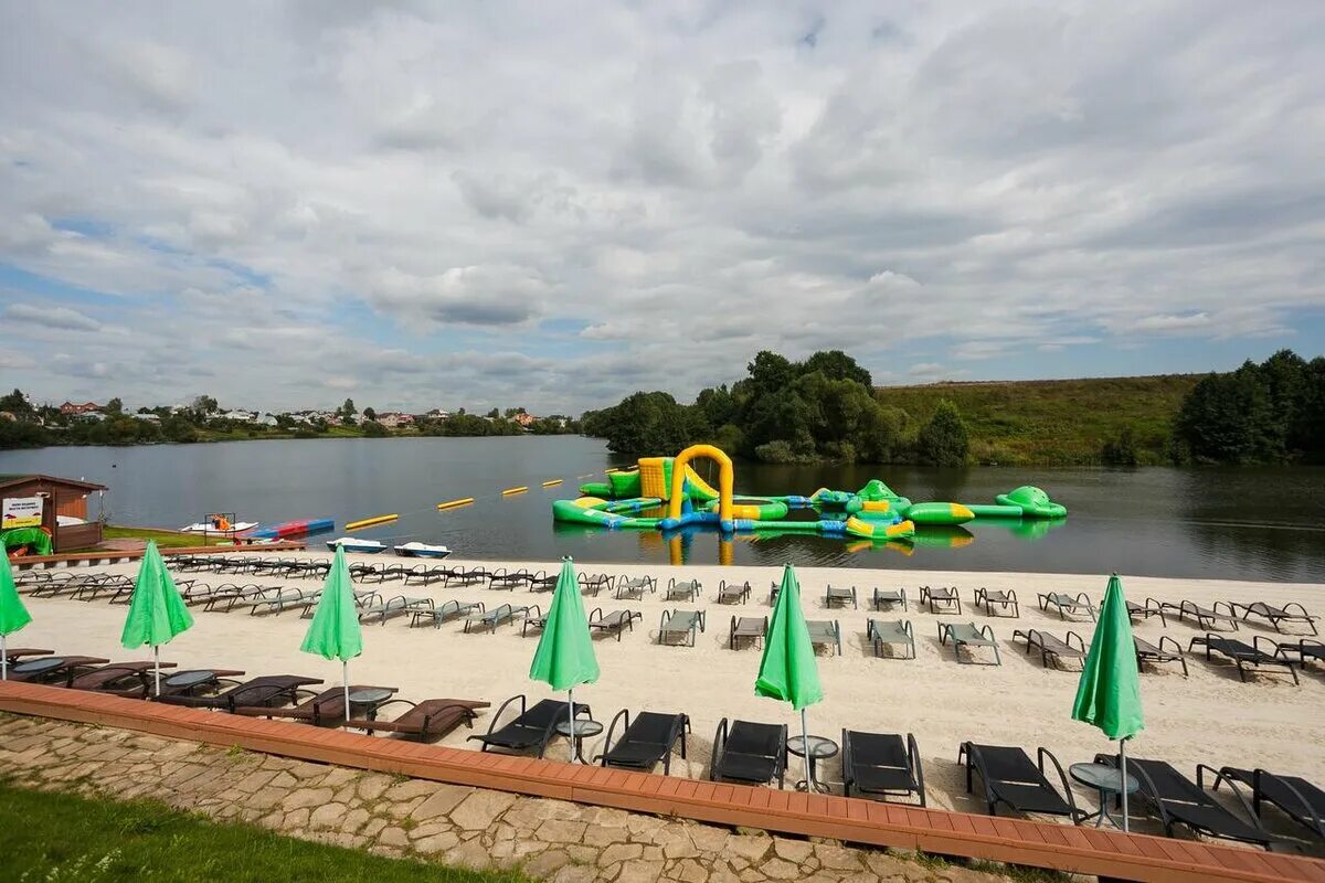 Лучшие платные пляжи подмосковья. Лучшие платные пляжи подмосковья. Лучшие платные пляжи подмосковья. Бухта радости малибу пляж. Сосновый мыс истринское водохранилище.