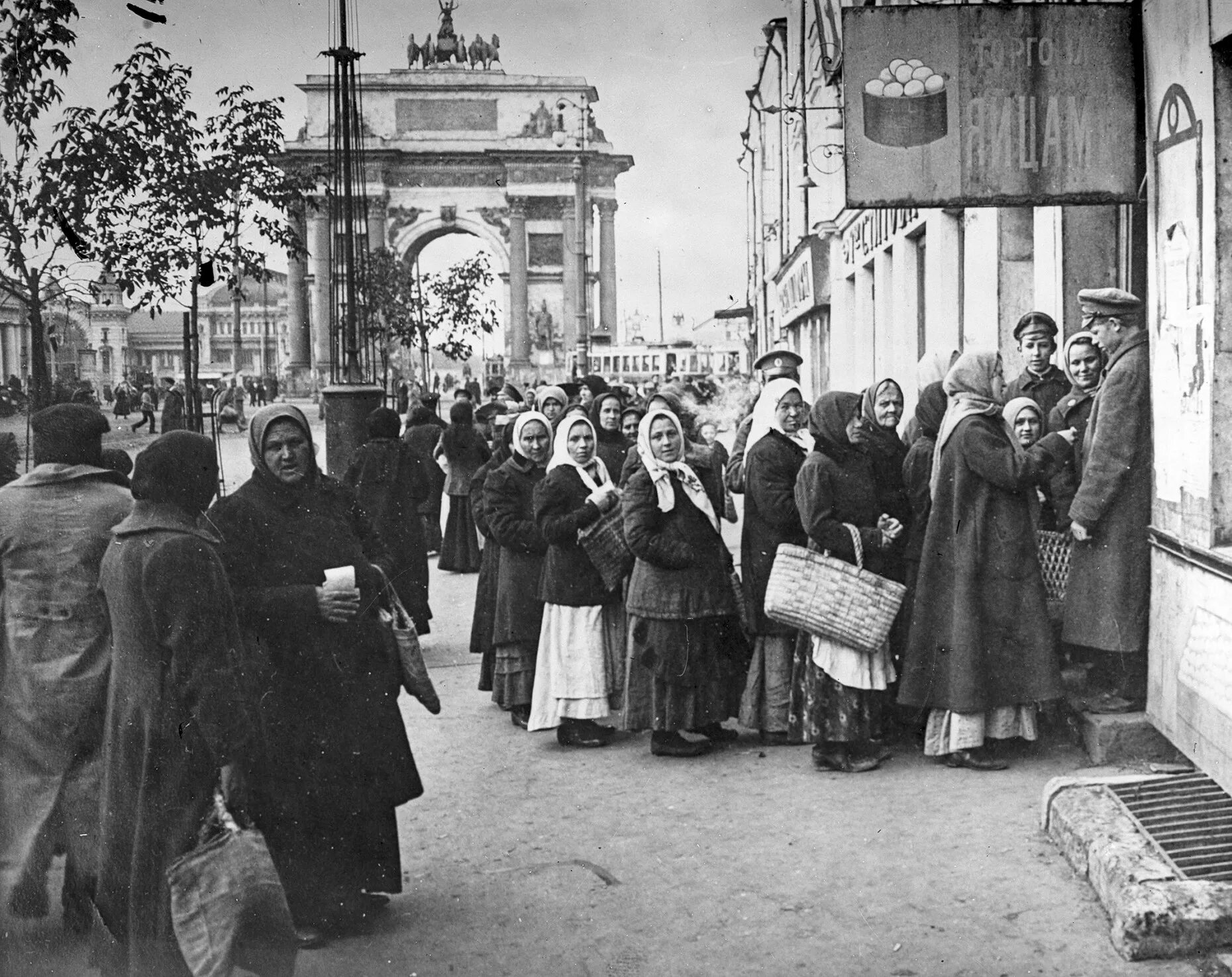 Какие были после революции. Москва до революции 1917. россия до революции 1917 фото. революция в петрограде 1917. петроград после революции 1917 года.