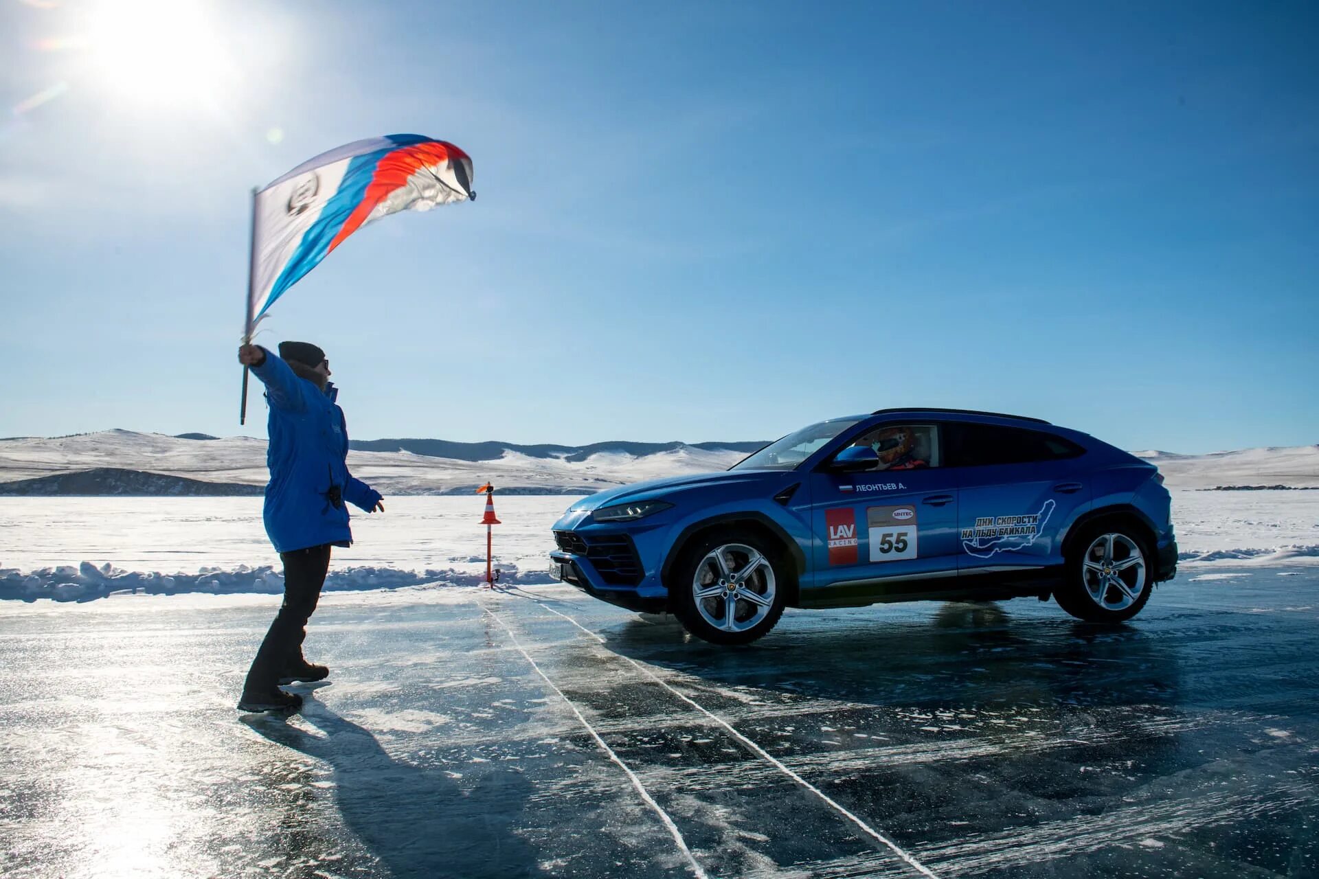 Айс скорость. Автомобиль на льду. Рекорд скорости на льду. Ламборгини лед.