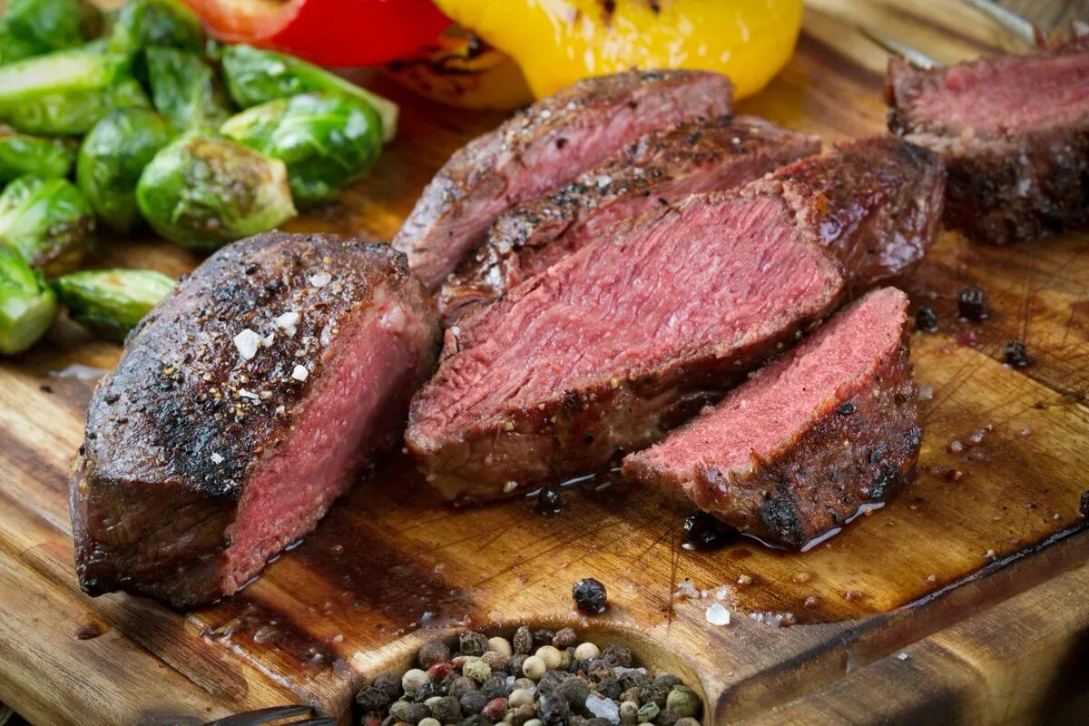 Стейк в форме сердца. Мясные тенденции. Стейк стриплойн. Bad meat. Филе миньон медиум велл.