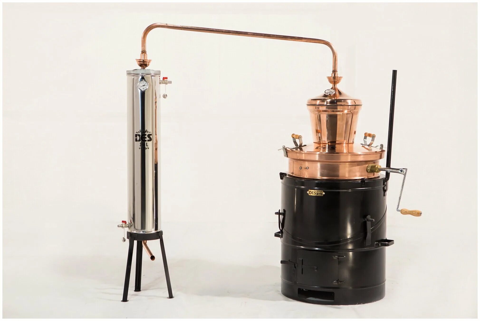 Самогонный аппарат des медный. Самогонный перегонный. Медный самогонный аппарат 40л. Гасконский аламбик. Шнапсер х4 самогонный аппарат.