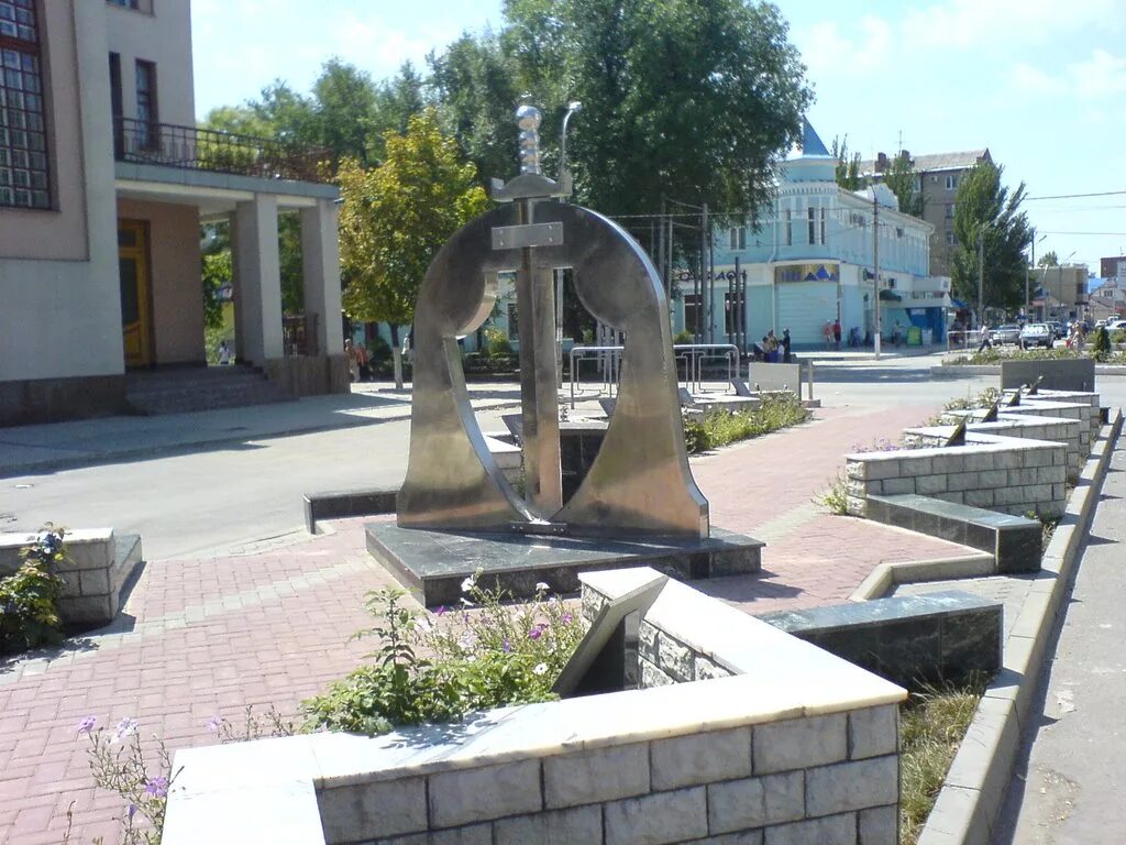 Сальск городская. Г Сальск Ростовской области. Памятник Нечитайло Сальск. Памятники в Сальске.