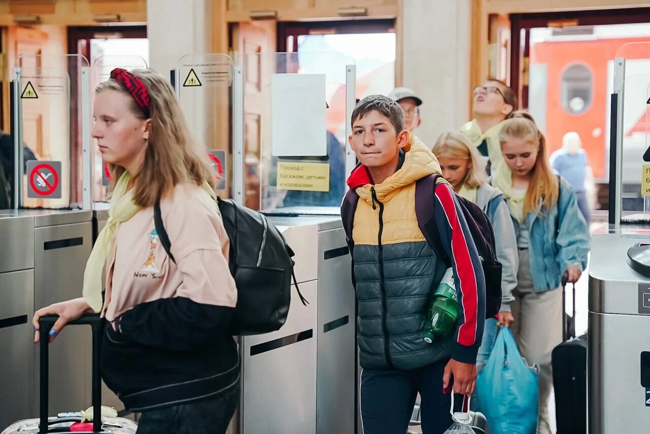 Ребенок в большом городе. Каникулы в Санкт-Петербурге для детей. Осенние каникулы 2022 для школьников в СПБ. Весенние каникулы 2023 у школьников СПБ.