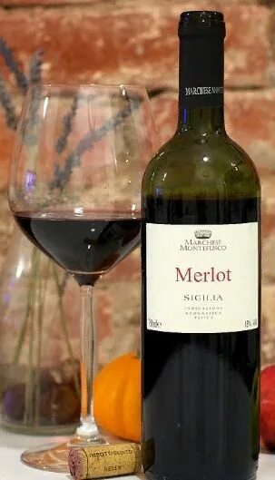 Вкус и аромат винограда Мерло. Цвет Мерло. Вино с винограда Мерло название. Merlot.