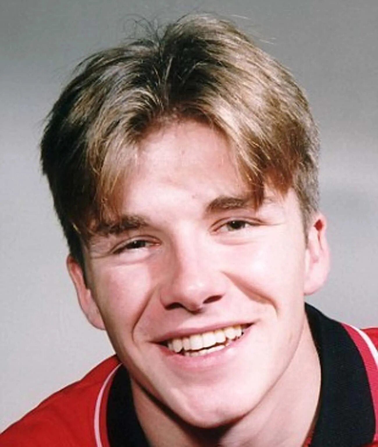 Дэвид бекхэм в молодости. Дэвид бекхэм 1995. дэвид бекхэм в юности. david beckham в молодости. дэвид бекхэм в юности фото.