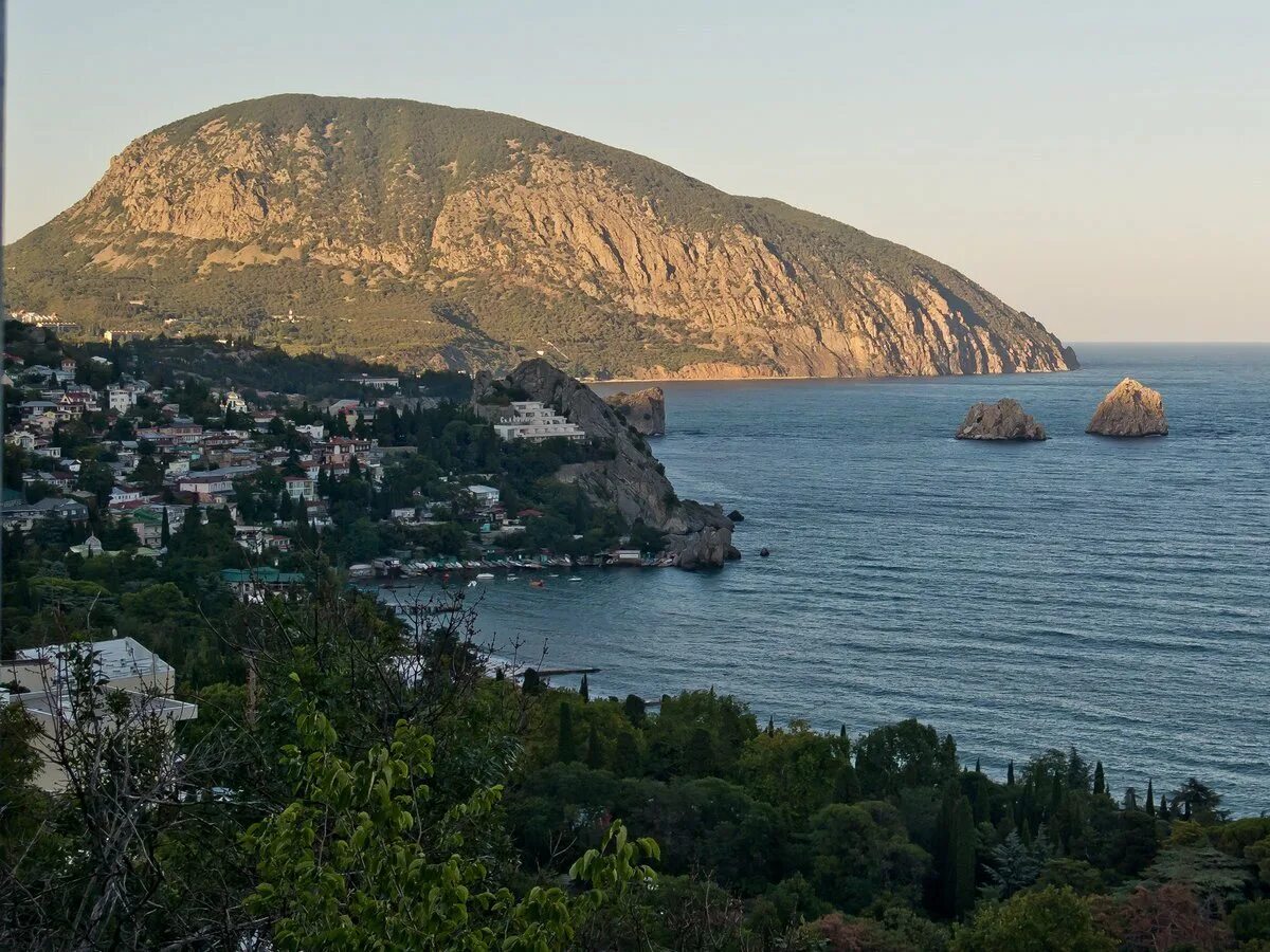 Гурзуф медведь гора. Гурзуф аю даг. Гора медведь в крыму. Гурзуф аю даг. Алушта гора медведь.