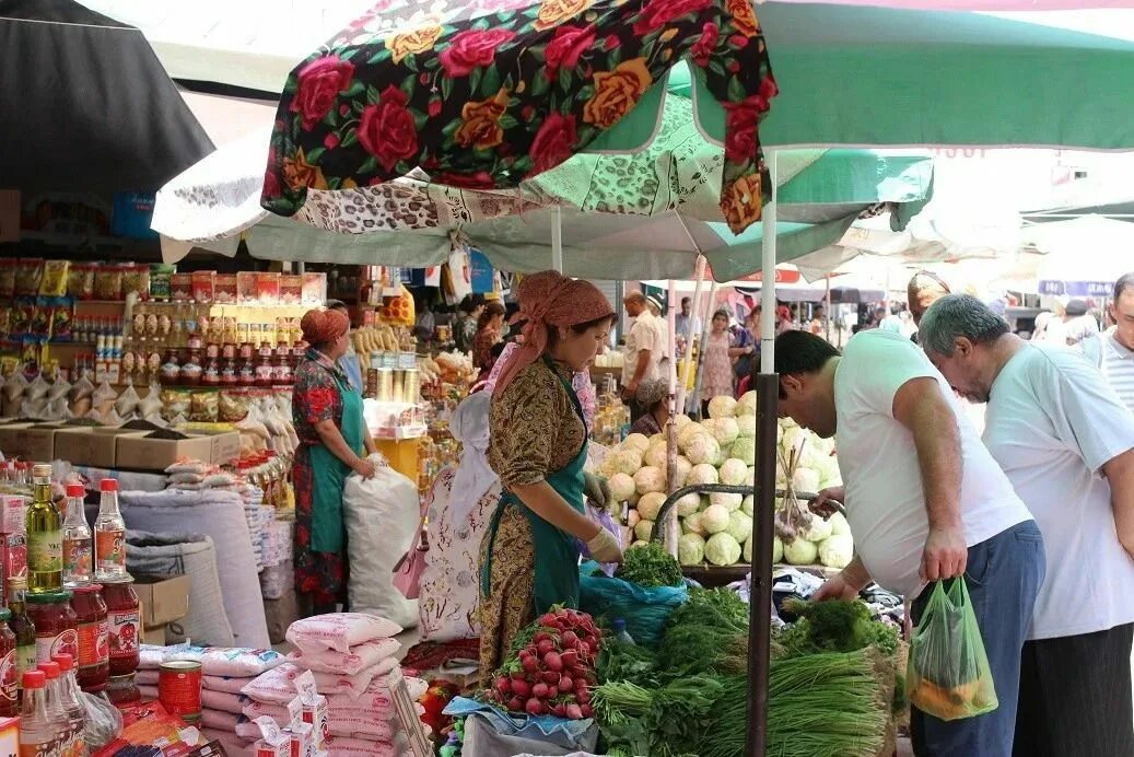 Сегодня курс таджикистана сколько стоит. Рынок Худжанд. Рынок Истаравшан Таджикистан. Рынок Панчшанбе Худжанд. Таджикский базар.