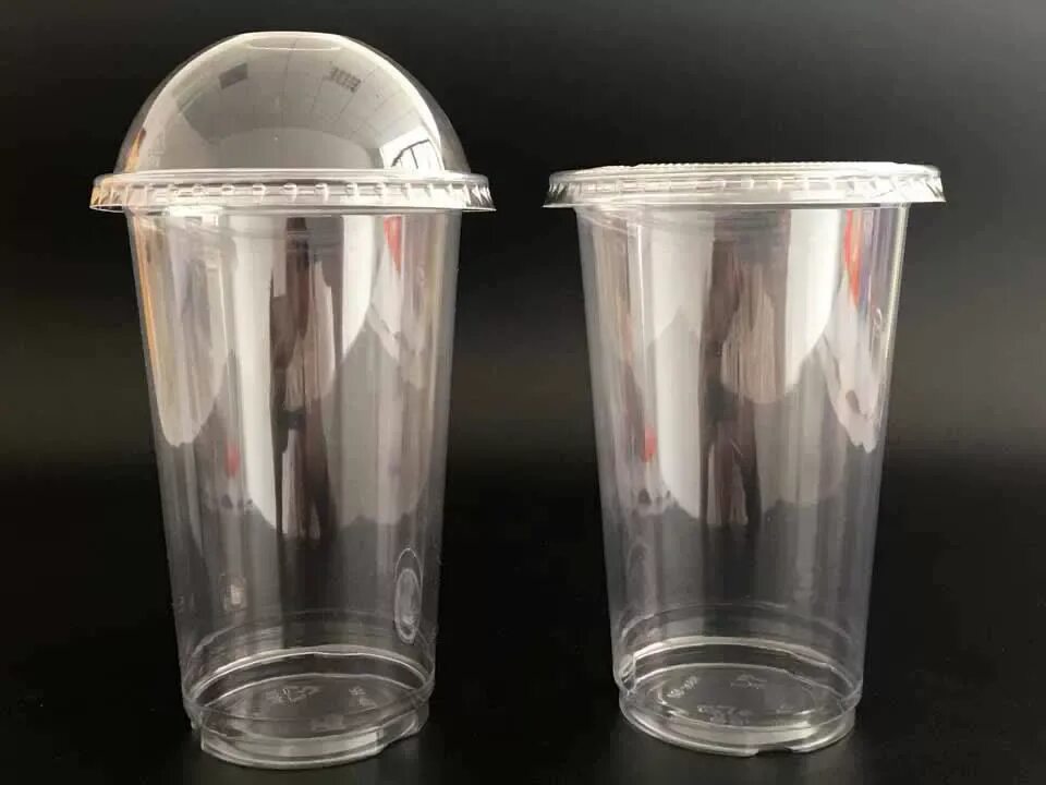 Пластиковые стаканы 500 мл купить. Коктейль в пластиковом стаканчике. Пластмассовые стаканы для коктейлей. Стакан с крышкой. Одноразовые стаканы для коктейлей.