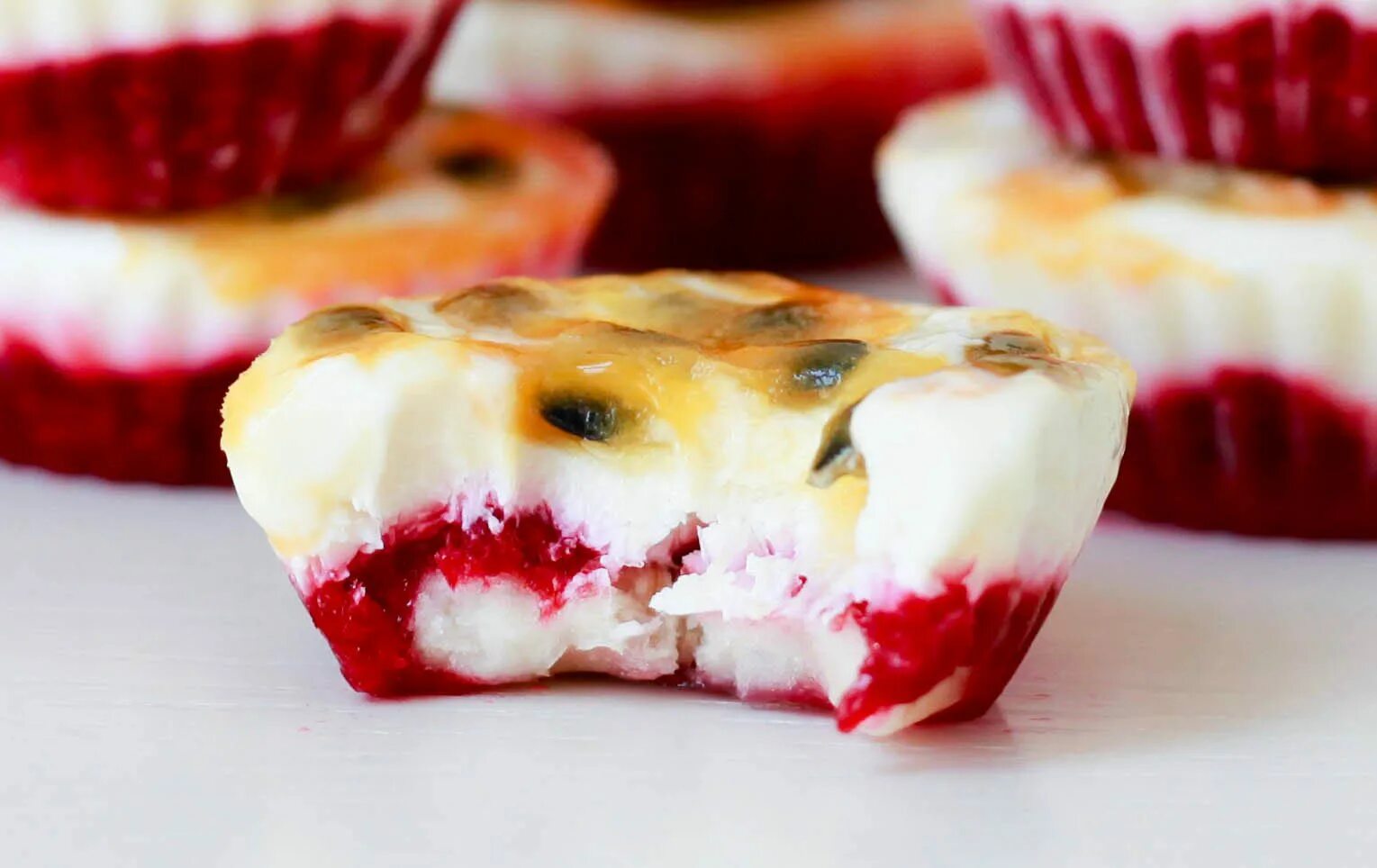 вкусная выпечка из йогурта. пирог на йогурте в духовке. выпечка из йогурта. воздушный пирог суфле. вкусная выпечка из йогурта.