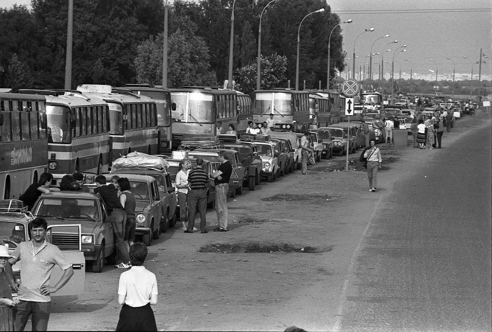 Кто такие челноки в 1990 е. Польша 1990-е. Польша 90х. Рынок в Польше в 90-е. Челноки 1990=е.