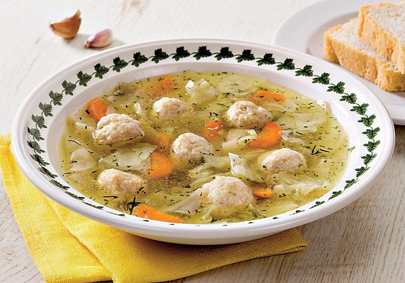 Суп щи с капустой из курицы. Щи с фрикадельками. щи с курицей. щи с фрикадельками и капустой. щи с куриными фрикадельками.