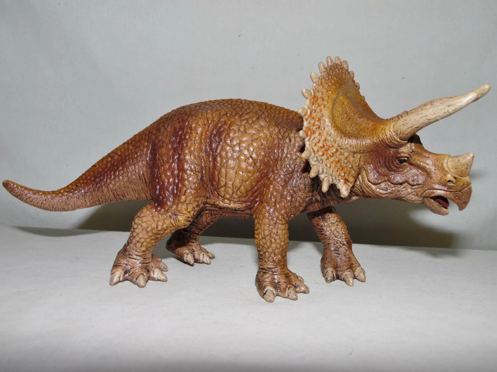 Трицератопс картинки. Schleich Трицератопс 14522. Пентацератопс Schleich. Динозавр Трицератопс. Динозавр на рогат Трицератопса.