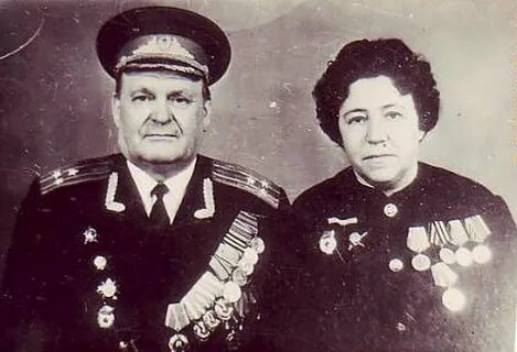 Сережа с отцом и матерью