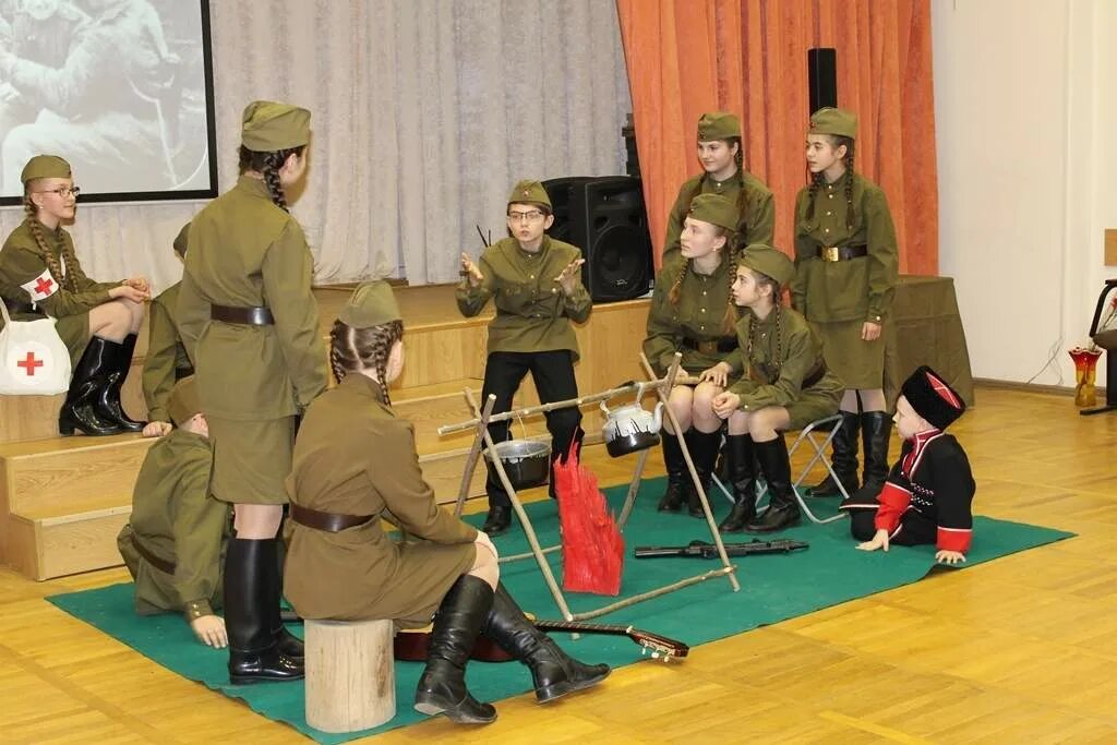 Военная инсценировка. Военная инсценировка в школе. Конкурс на военную тематику. Конкурс военно патриотической инсценировки. Инсценирование песни в школе