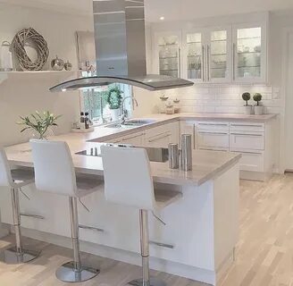 Белые кухни с барной стойкой