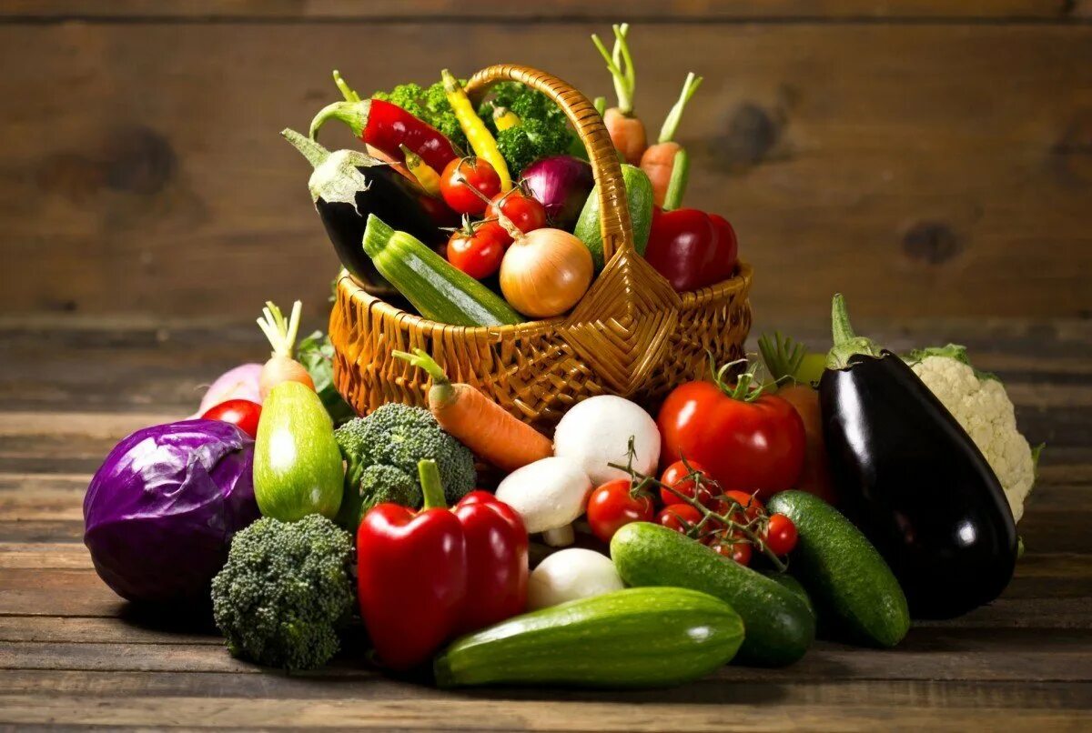 Овощи. Овощи и фрукты. Корзинка с овощами. Щи.