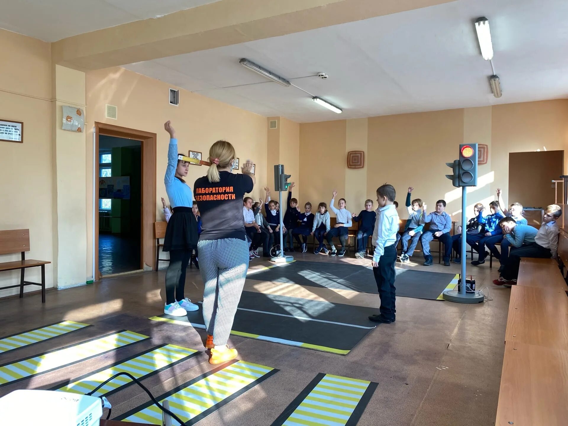 124 омск. Звездова 62/1. Октябрьская 124 омск. Октябрьская 124 омск фото. Октябрьская улица 120 омск.