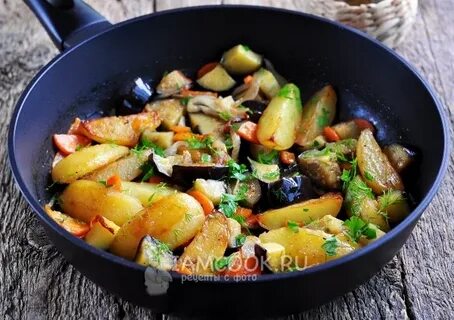 Баклажаны с мясом на сковороде с картошкой