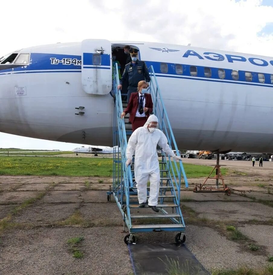 Аэропорт Томск. Аэропорт Богашево Томск. Служба бортпроводников Томск аэропорт Богашево 1980 год. Аэропорт Богашево 1965. Вылет аэропорт богашево