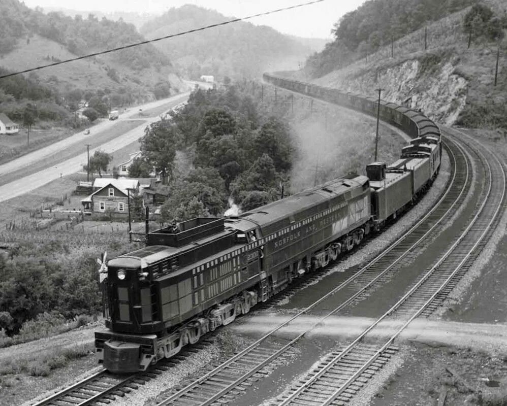 Сравнение железная дорога. Паротурбовоз Jawn Henry. Classic Trains тепловоз. Norfolk and Western 2300. Trains in 1920s.