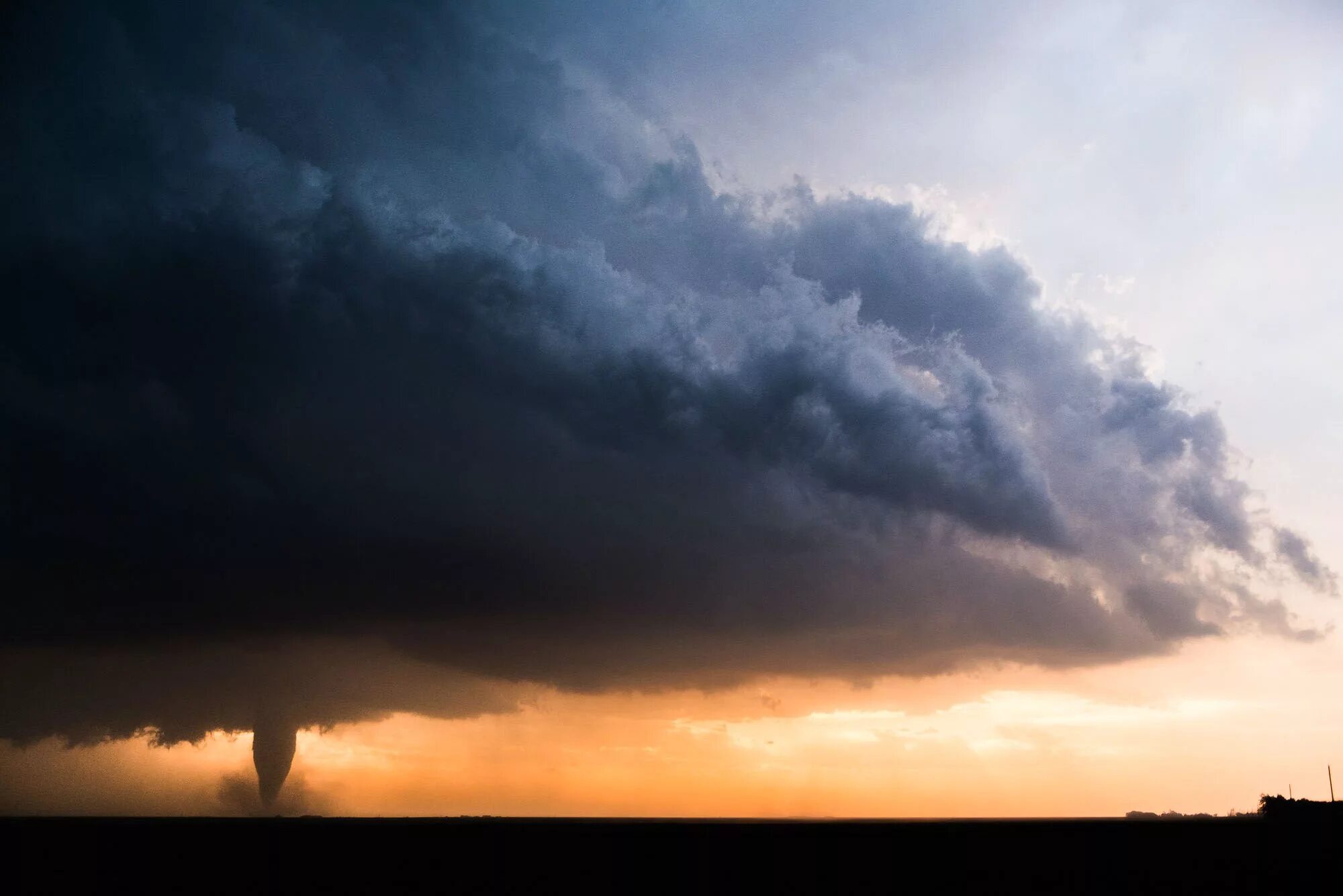 Weather disasters. Tornado шторм. meteorological disasters. картинки коробка торнадо шторм. sky shapes photo storm.